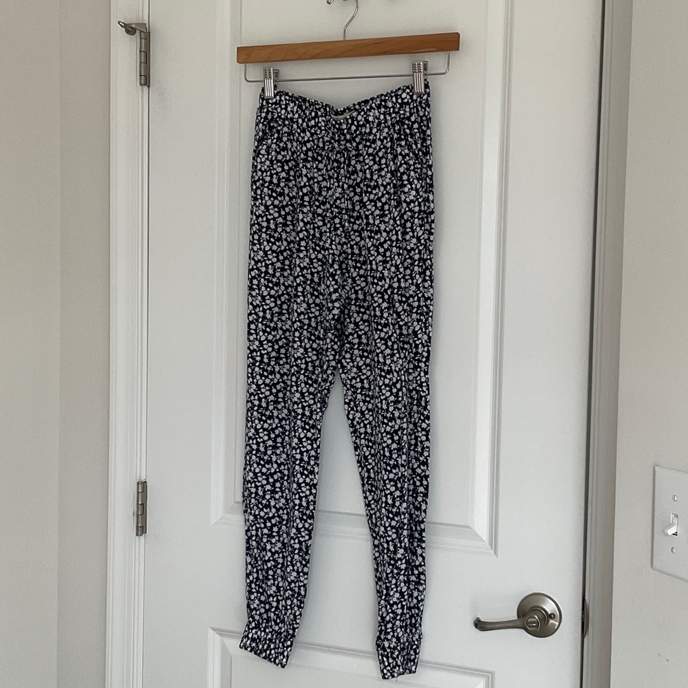 Abercrombie Navy & White Floral High-Waist Jogger Pants